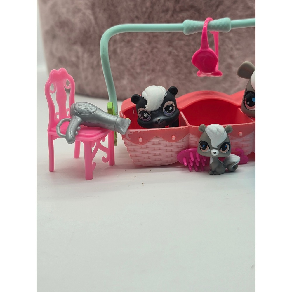 Littlest Pet Shop Skunk Family Set #85 #2694 Accessories Basket Hasbro - Picture 3 of 16